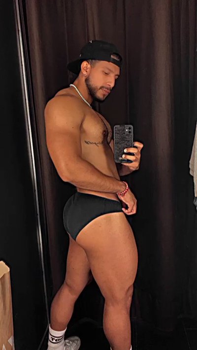 Watch Latin Peach ♡'s leaked NSFW video on TwXstars