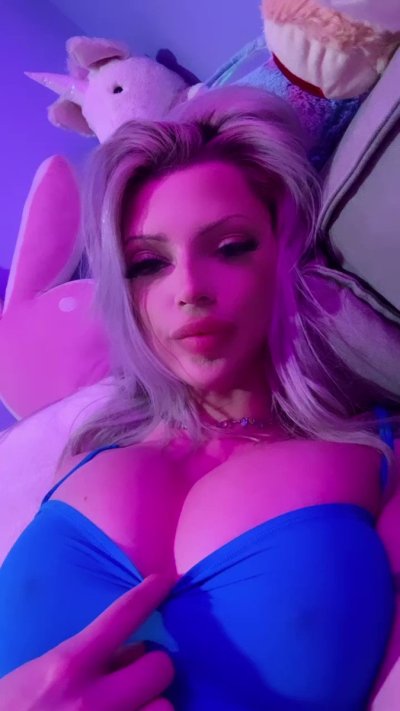 Watch iamY2KBarbie's leaked NSFW video on TwXstars