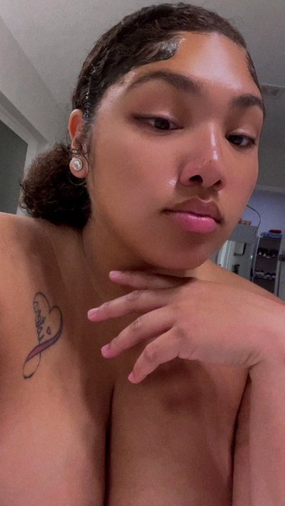 Watch Mizzmelons's leaked NSFW video on TwXstars