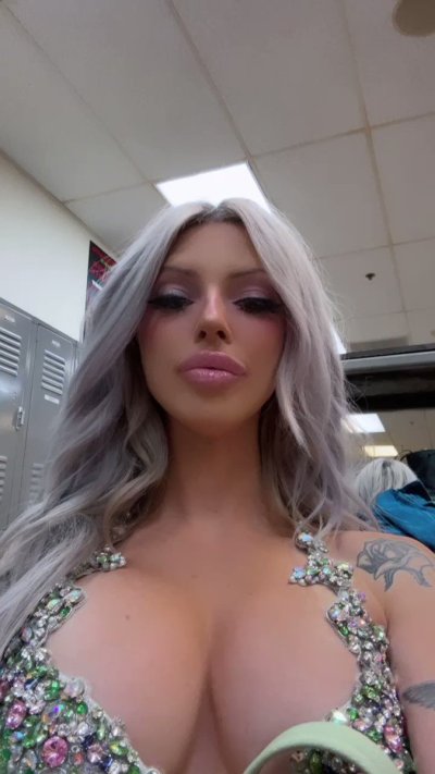 Watch iamY2KBarbie's leaked NSFW video on TwXstars