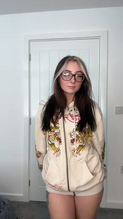 Watch Erin💚's leaked NSFW video on TwXstars