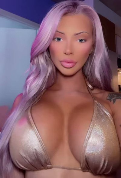 Watch iamY2KBarbie's leaked NSFW video on TwXstars