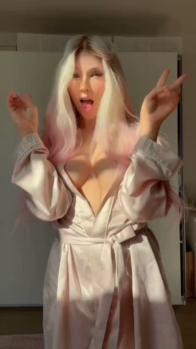 Watch ur fav cosplay waifu 💗's leaked NSFW video on TwXstars