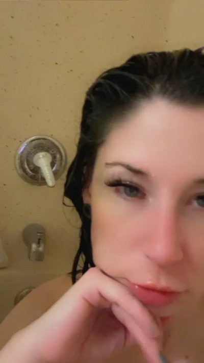 Watch xolindseyxo's leaked NSFW video on TwXstars