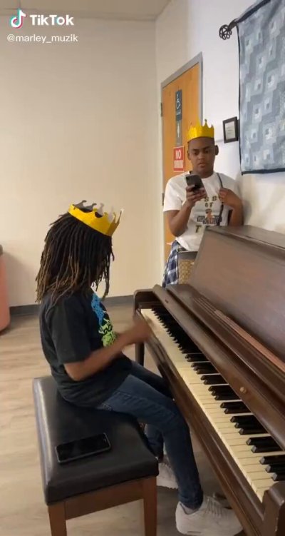 Watch LookAtDustin's leaked NSFW video on TwXstars