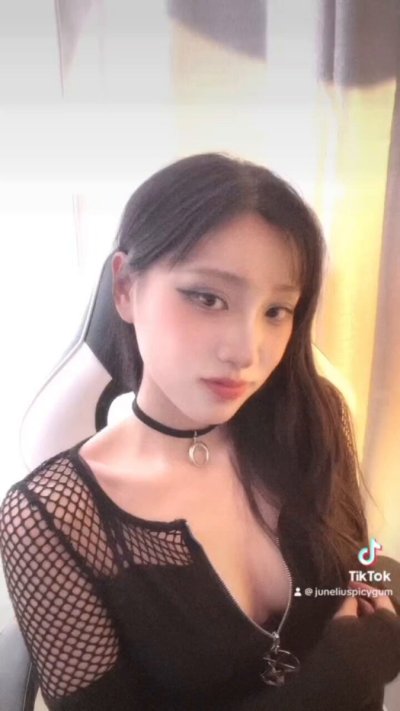 Watch SpicyGum✨'s leaked NSFW video on TwXstars