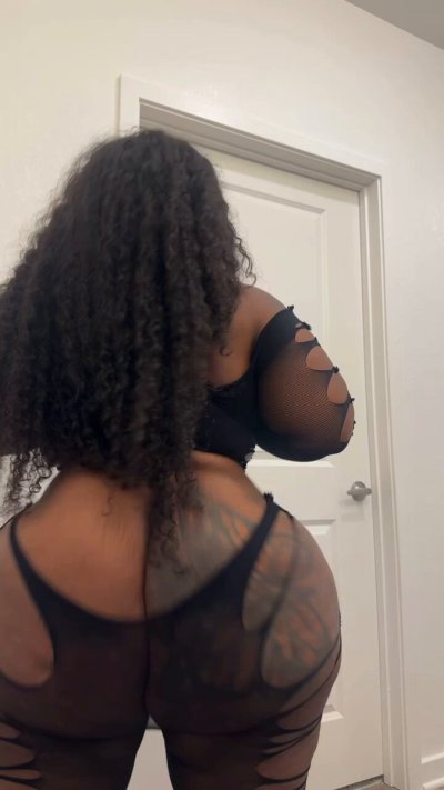 Watch fyebottom's leaked NSFW video on TwXstars