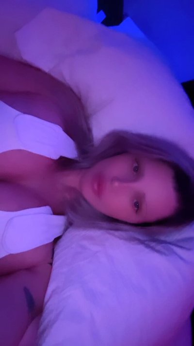 Watch iamY2KBarbie's leaked NSFW video on TwXstars