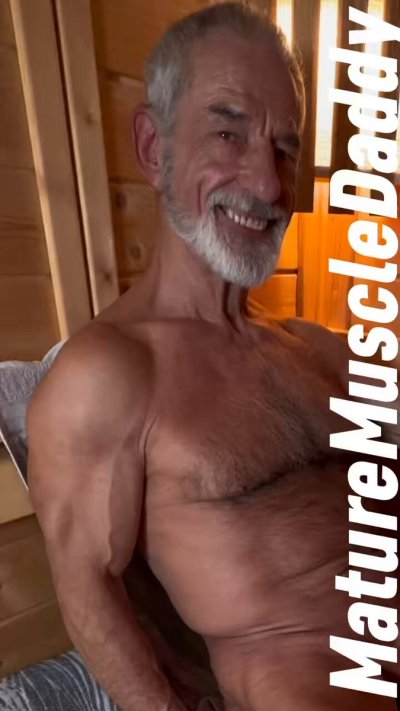 Watch maturemuscledaddy's leaked NSFW video on TwXstars
