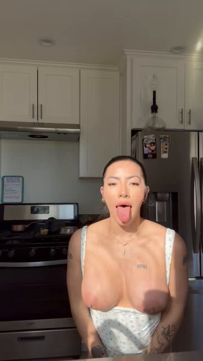 Watch lilkymchiii's leaked NSFW video on TwXstars