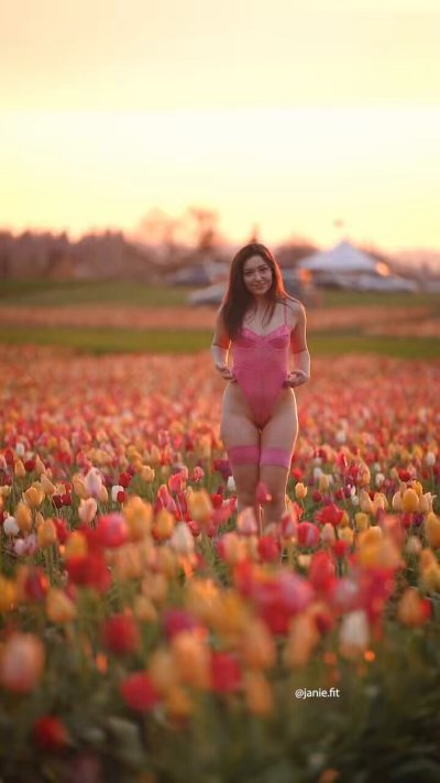 Watch Janiefit's leaked NSFW video on TwXstars