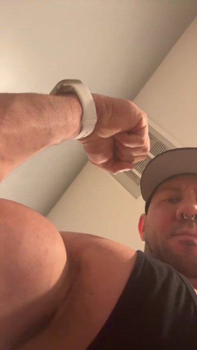 Watch BeefBro's leaked NSFW video on TwXstars