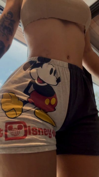 Watch IGGY AZALEA's leaked NSFW video on TwXstars