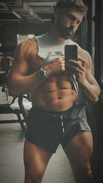 Watch D.O. 🇦🇷🇺🇸🇪🇸🇬🇧's leaked NSFW video on TwXstars