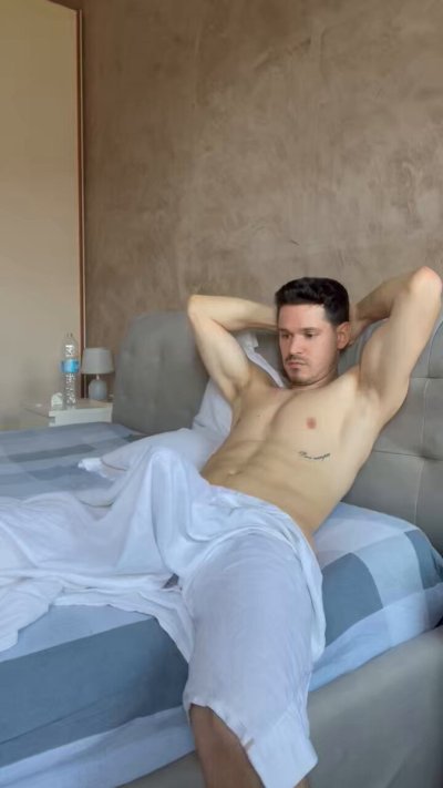 Watch Hunk Marc's leaked NSFW video on TwXstars