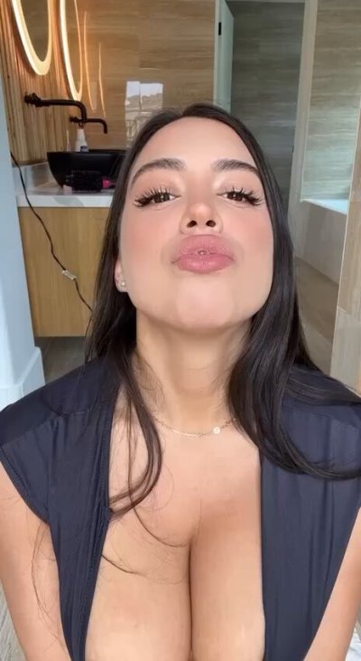 Watch Mia Monroe's leaked NSFW video on TwXstars