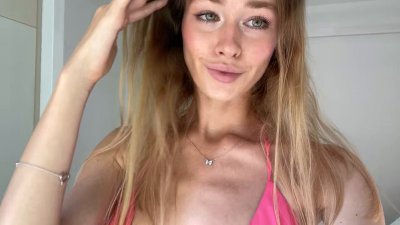 Watch Oksi Roxi's leaked NSFW video on TwXstars