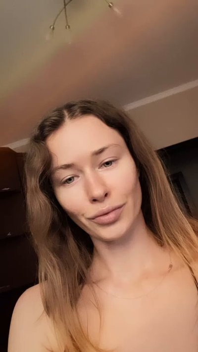 Watch Oksi Roxi's leaked NSFW video on TwXstars