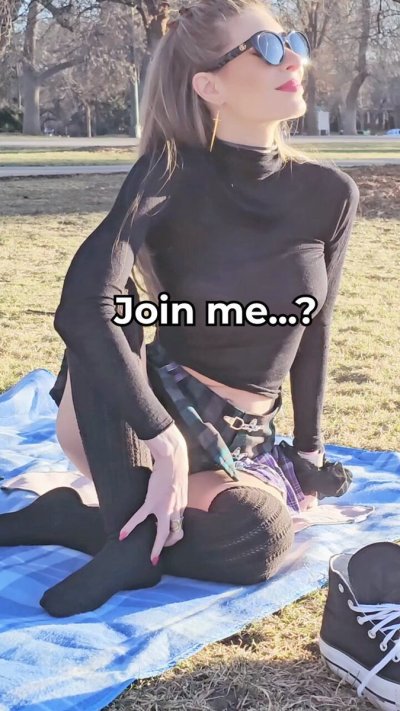 Watch LilyMaeExhib's leaked NSFW video on TwXstars