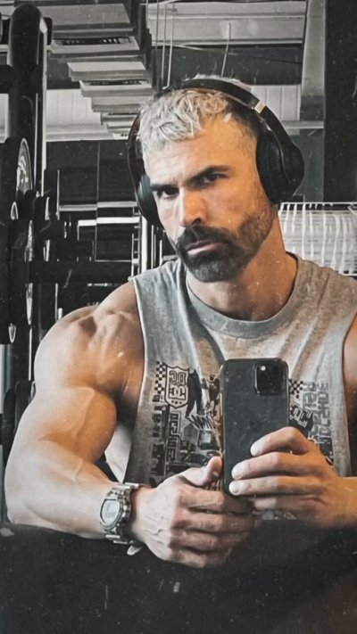 Watch D.O. 🇦🇷🇺🇸🇪🇸🇬🇧's leaked NSFW video on TwXstars