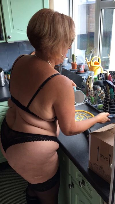 Watch Curvy Claire's leaked NSFW video on TwXstars