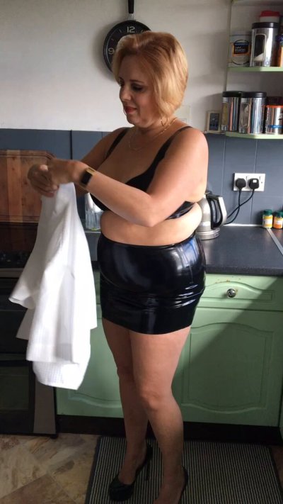 Watch Curvy Claire's leaked NSFW video on TwXstars