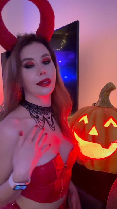 Watch Mia Bandini's leaked NSFW video on TwXstars