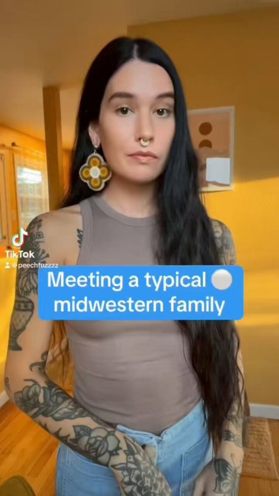 Watch Peechfuzzzz's leaked NSFW video on TwXstars