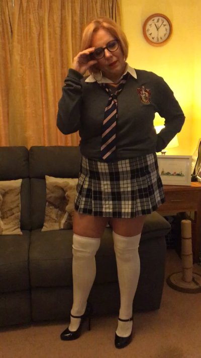 Watch Curvy Claire's leaked NSFW video on TwXstars