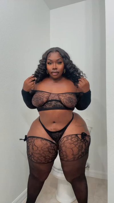 Watch fyebottom's leaked NSFW video on TwXstars