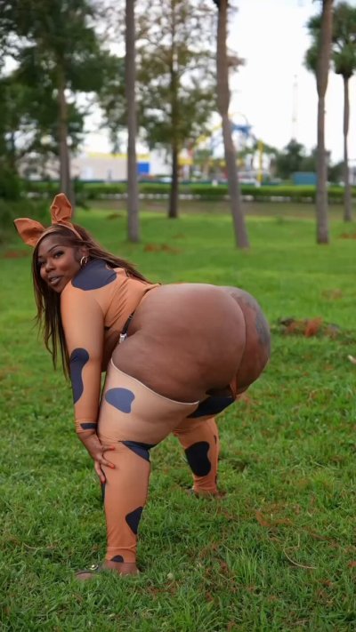 Watch fyebottom's leaked NSFW video on TwXstars