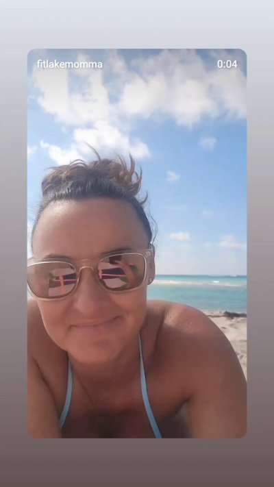 Watch FitLakeMomma 🦋 6️⃣7️⃣K's leaked NSFW video on TwXstars