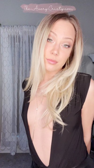 Watch Avery Cristy's leaked NSFW video on TwXstars