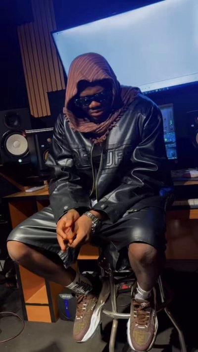 Watch DIOR🖤's leaked NSFW video on TwXstars