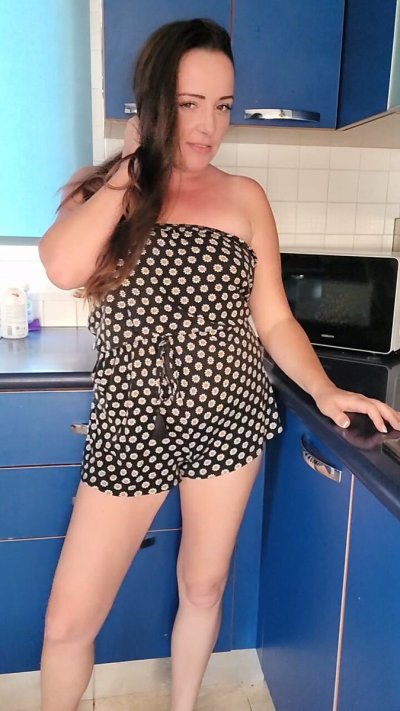 Watch MrsNicole's leaked NSFW video on TwXstars