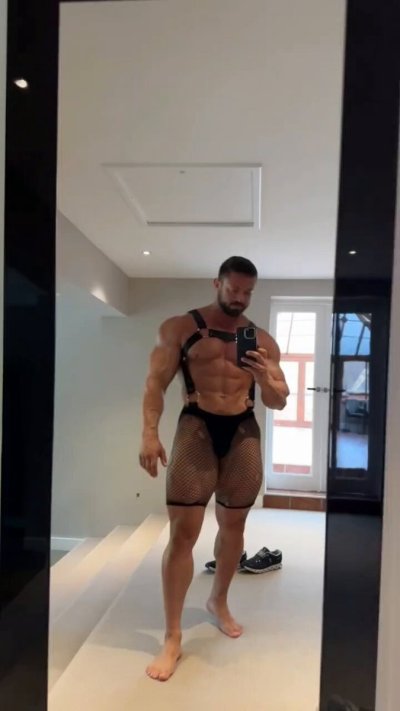 Watch Eddie's leaked NSFW video on TwXstars