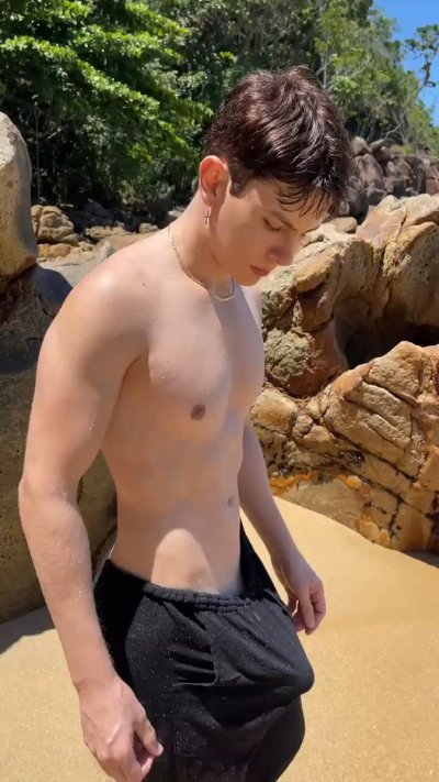 Watch guillo_cuellar's leaked NSFW video on TwXstars