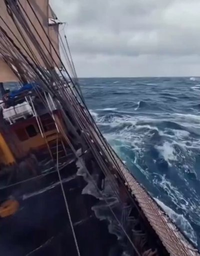 Watch internet hall of fame's leaked NSFW video on TwXstars