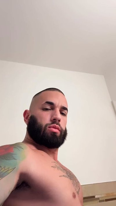 Watch Gus's leaked NSFW video on TwXstars