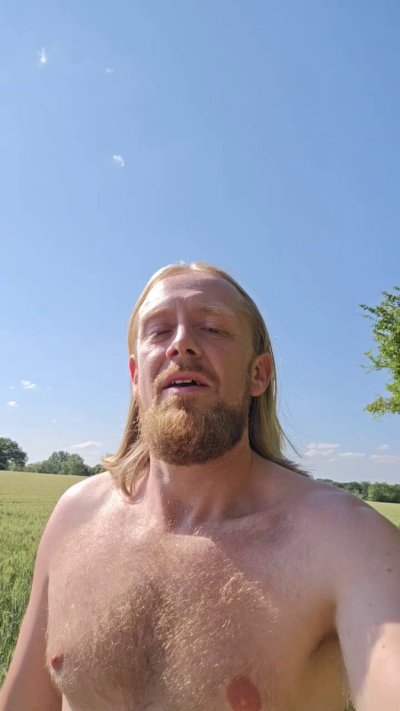 Watch Next-door Mikey Aka The Viking Nudist 🧔🏼‍♀️⚔️'s leaked NSFW video on TwXstars