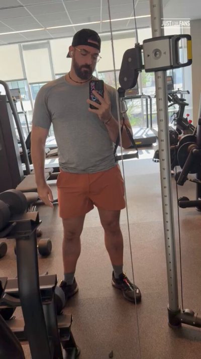 Watch TheGayGaston 🧔🏻‍♂️🌈's leaked NSFW video on TwXstars