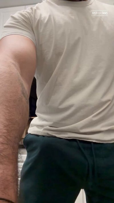 Watch TheGayGaston 🧔🏻‍♂️🌈's leaked NSFW video on TwXstars