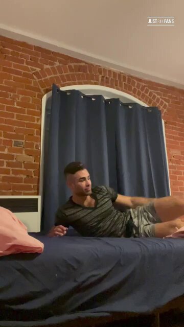 Watch TheGayGaston 🧔🏻‍♂️🌈's leaked NSFW video on TwXstars