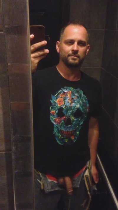 Watch SeednBreed's leaked NSFW video on TwXstars