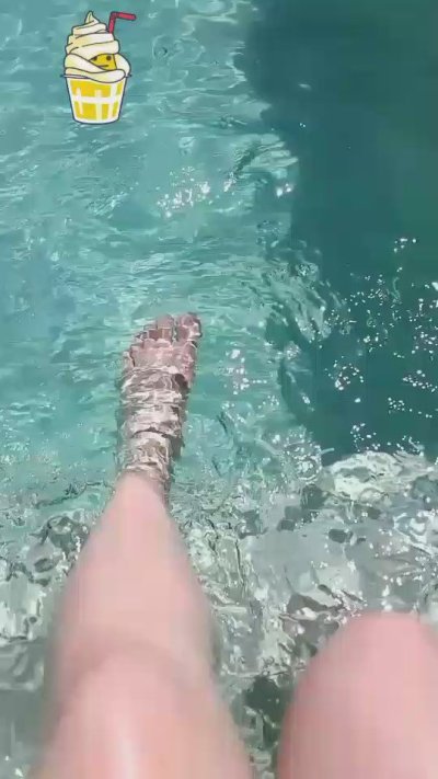 Watch julia_tv's leaked NSFW video on TwXstars