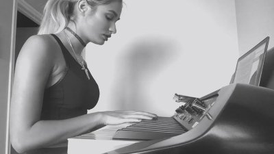 Watch ♕ Pia Mia's leaked NSFW video on TwXstars