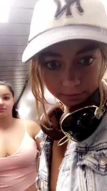 Watch Sarah Hyland's leaked NSFW video on TwXstars