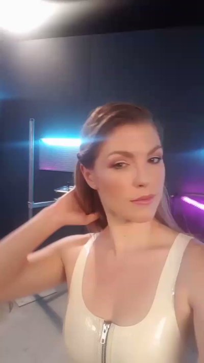 Watch Ella Nova's leaked NSFW video on TwXstars