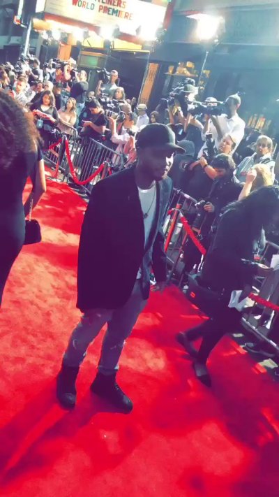 Watch Leon Thomas's leaked NSFW video on TwXstars