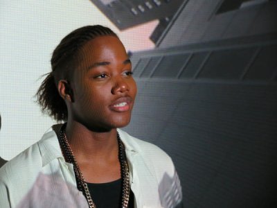 Watch Leon Thomas's leaked NSFW photo on TwXstars